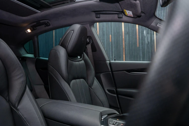 Vehicle Image 12