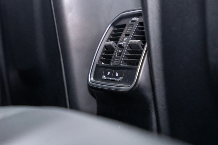 Vehicle Image 40