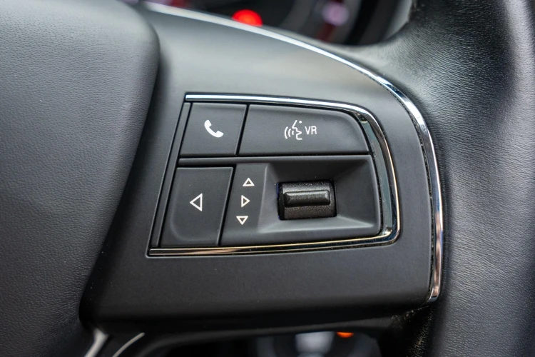 Vehicle Image 25