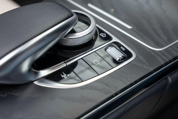 Vehicle Image 30