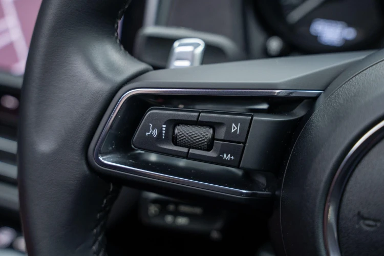 Vehicle Image 35