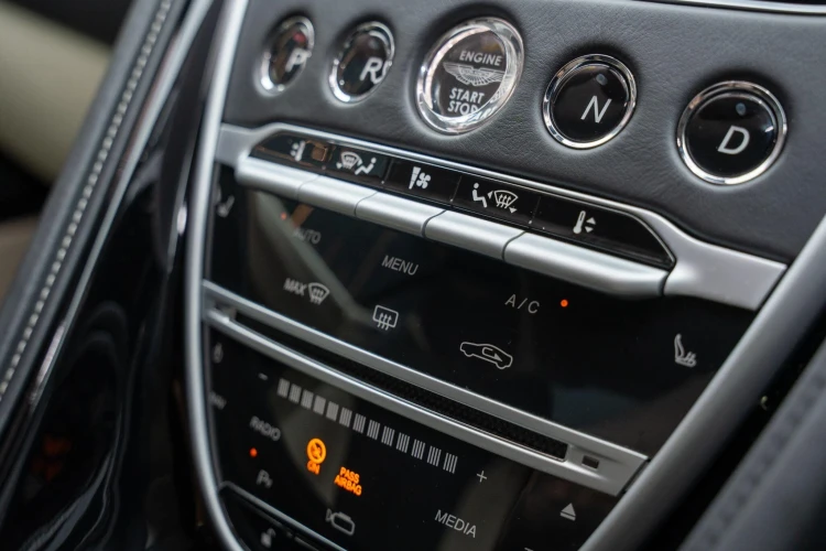 Vehicle Image 12