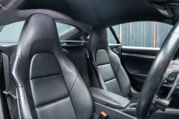 Vehicle Image 12