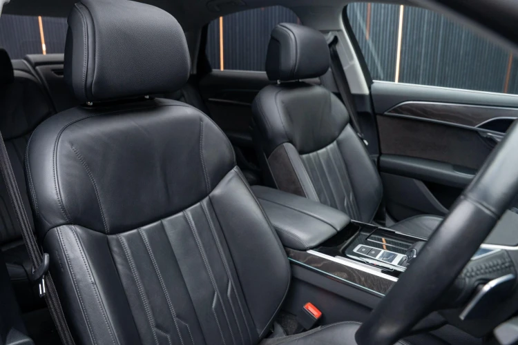 Vehicle Image 12