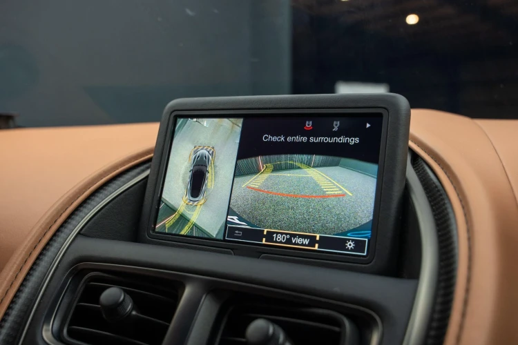 Vehicle Image 8