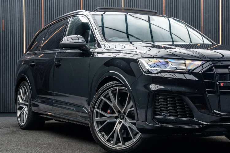 Vehicle Image 4