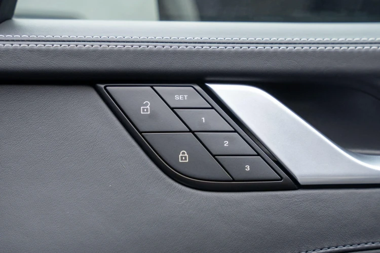 Vehicle Image 33