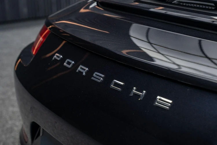 Vehicle Image 25