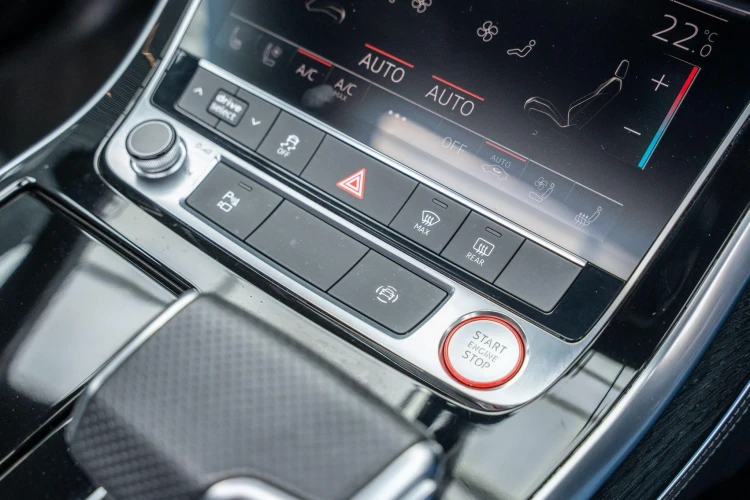 Vehicle Image 30