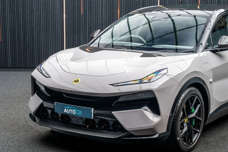 Vehicle Image 5