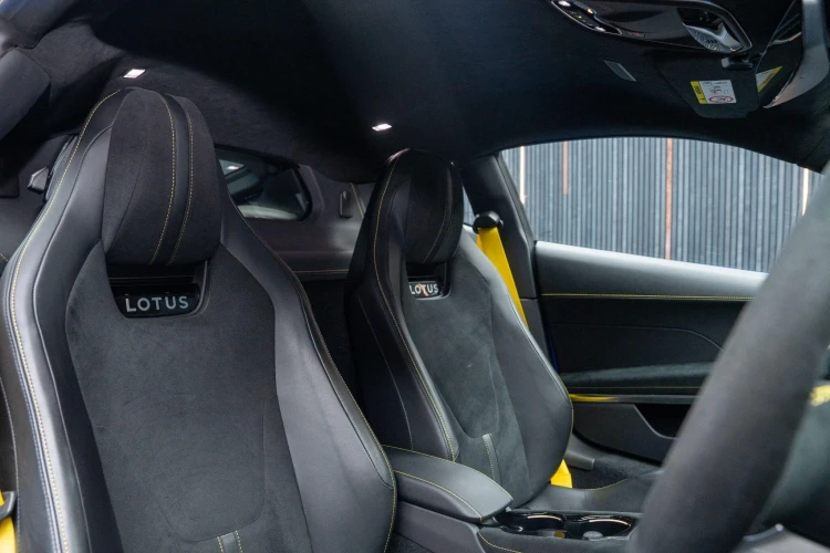 Vehicle Image 12