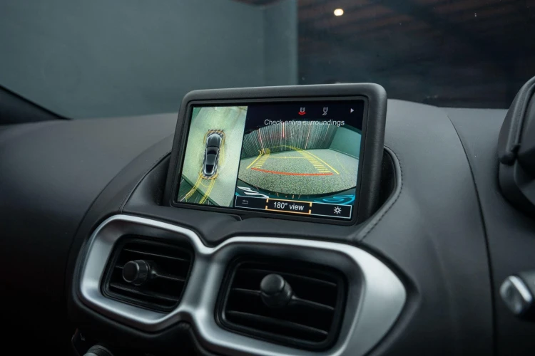 Vehicle Image 6
