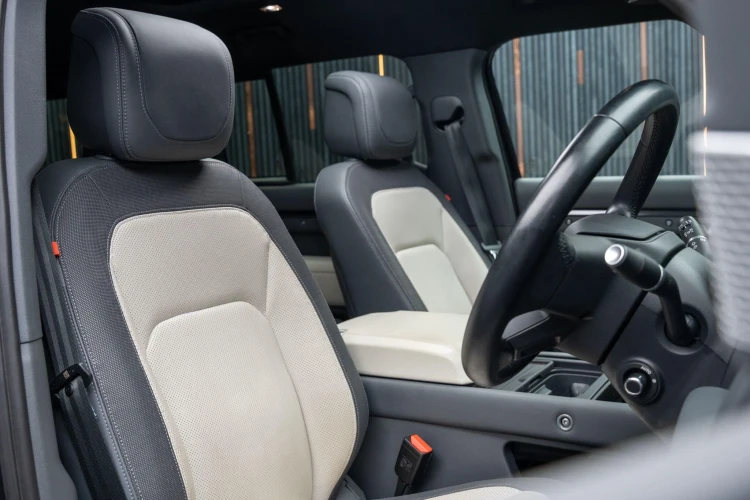 Vehicle Image 12