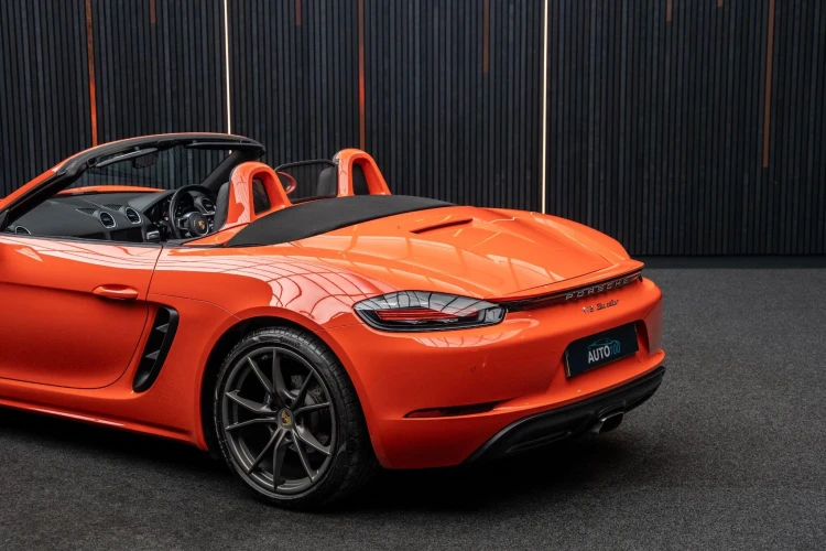 Vehicle Image 21