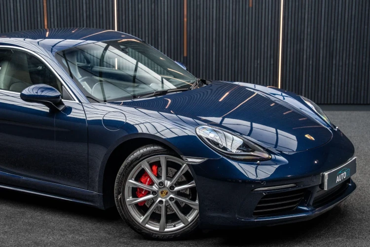 Vehicle Image 9