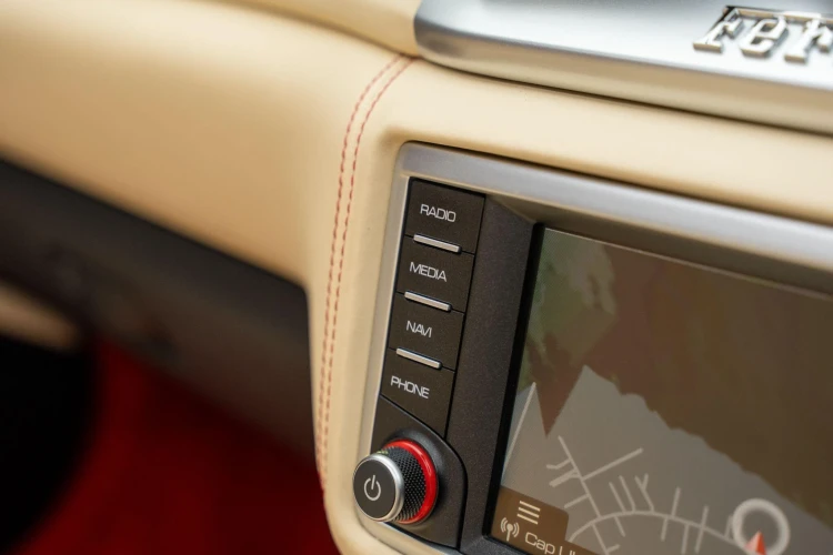 Vehicle Image 12