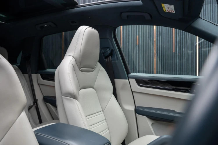 Vehicle Image 36