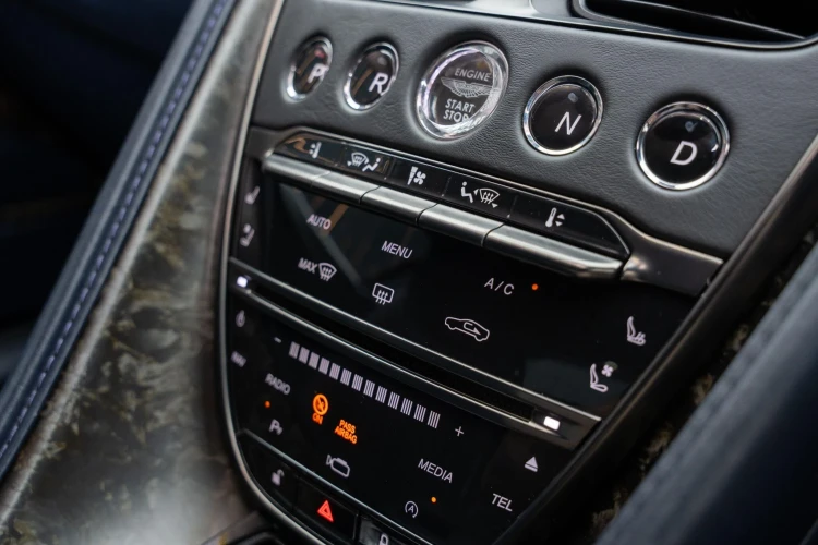 Vehicle Image 12