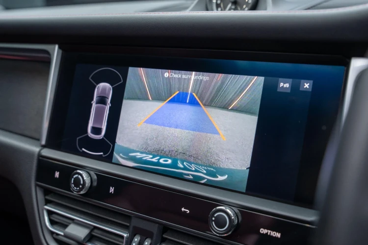 Vehicle Image 10