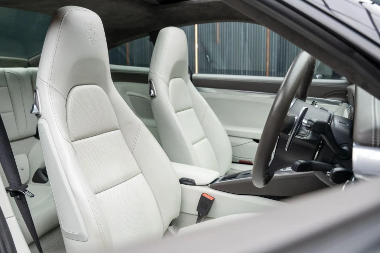 Vehicle Image 12
