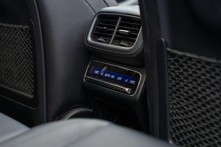 Vehicle Image 38