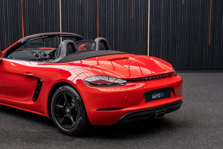 Vehicle Image 21