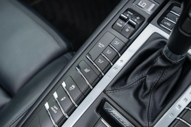 Vehicle Image 36