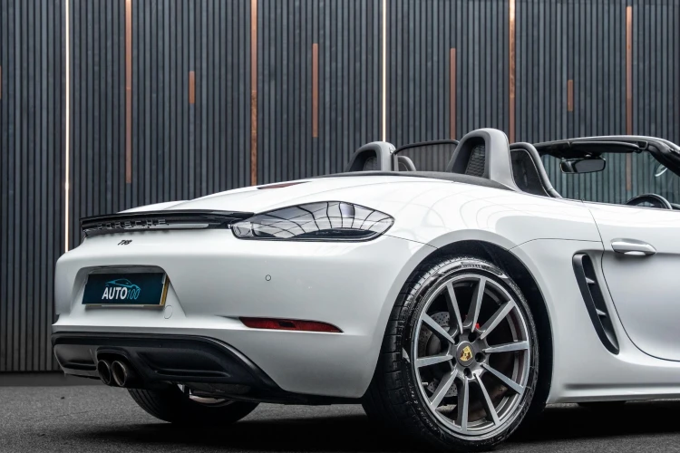 Vehicle Image 23