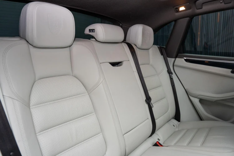Vehicle Image 30