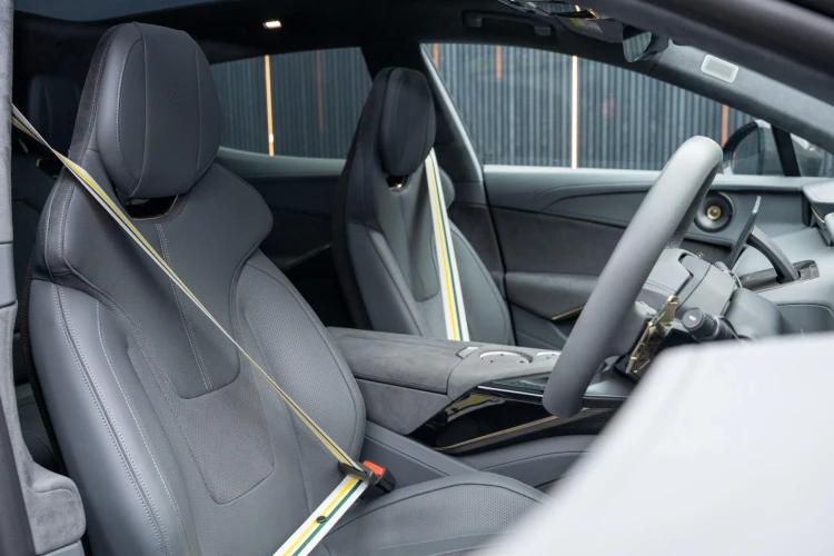Vehicle Image 12