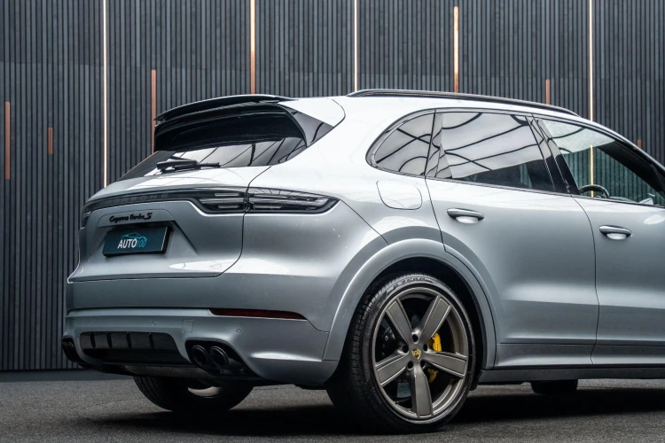 Vehicle Image 21