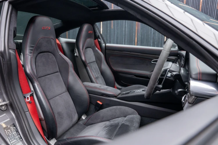 Vehicle Image 16