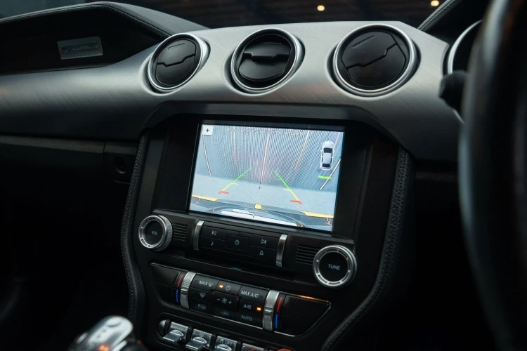 Vehicle Image 12