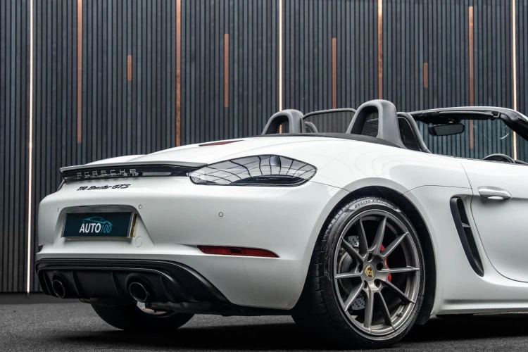Vehicle Image 23