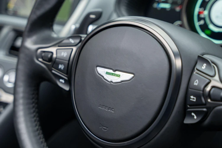 Vehicle Image 32