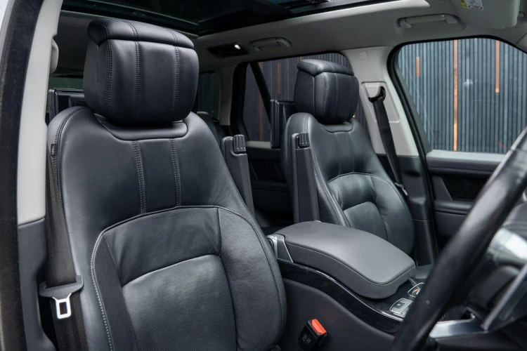 Vehicle Image 12