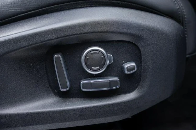 Vehicle Image 23