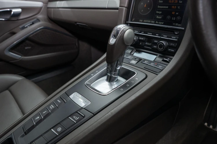 Vehicle Image 32