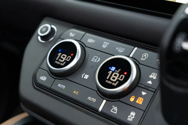 Vehicle Image 21