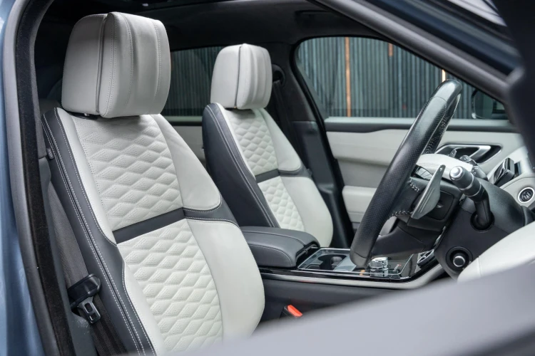Vehicle Image 12