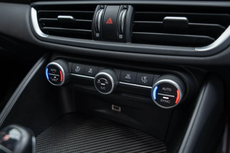 Vehicle Image 32