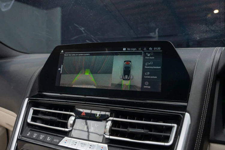 Vehicle Image 8