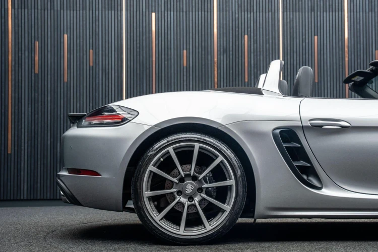Vehicle Image 21