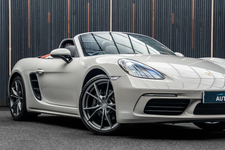 Vehicle Image 11