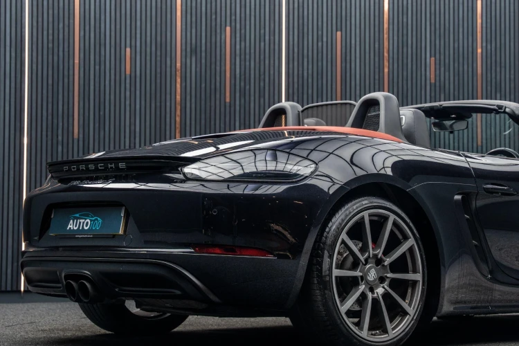 Vehicle Image 23