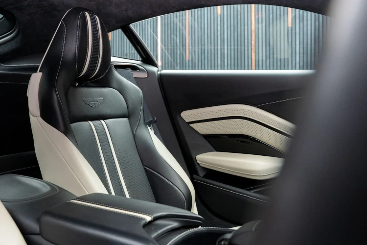 Vehicle Image 30