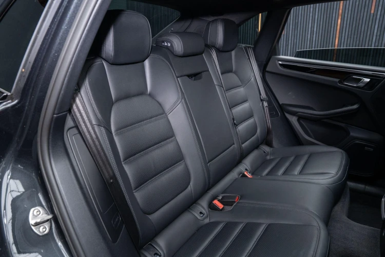 Vehicle Image 37