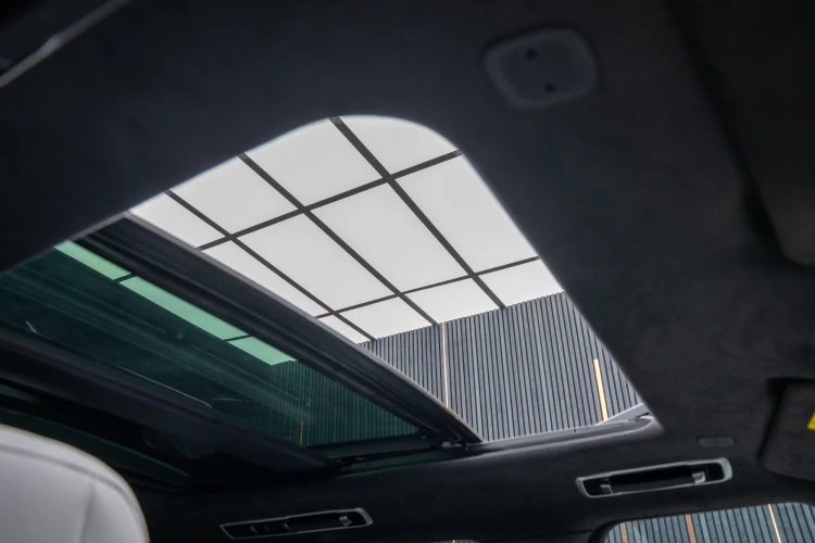 Vehicle Image 35