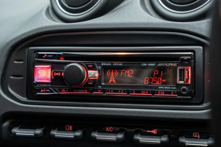 Vehicle Image 12
