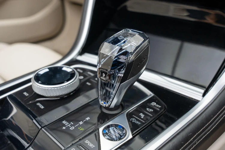 Vehicle Image 12